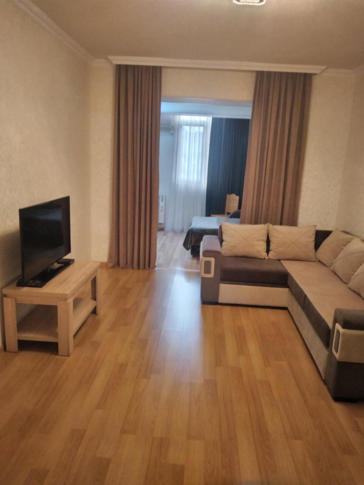 Izi'S Cozy Apartment Koetaisi Buitenkant foto